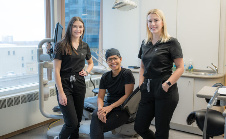 dental-team-patient-consultation